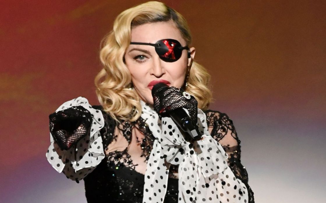 Madonna&#039;s Horrible Performance at Billboard Awards.